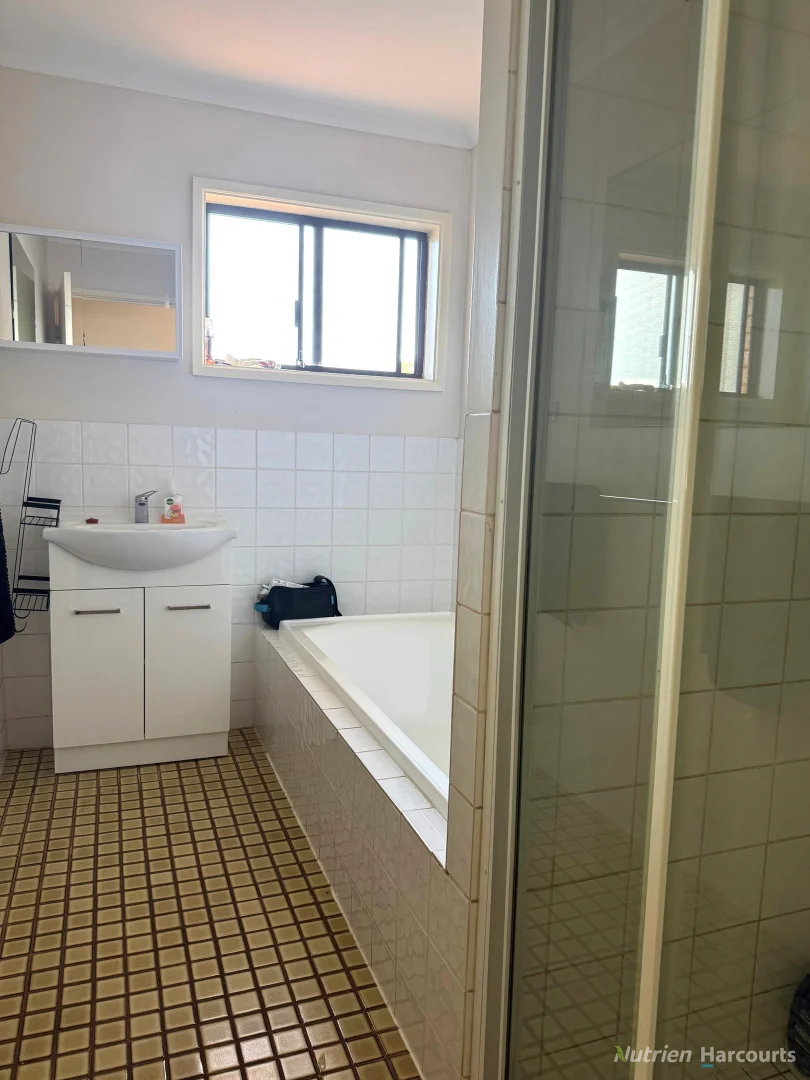 Additional image 12 of 1 Kurrajong Circle, Cobar NSW 2835