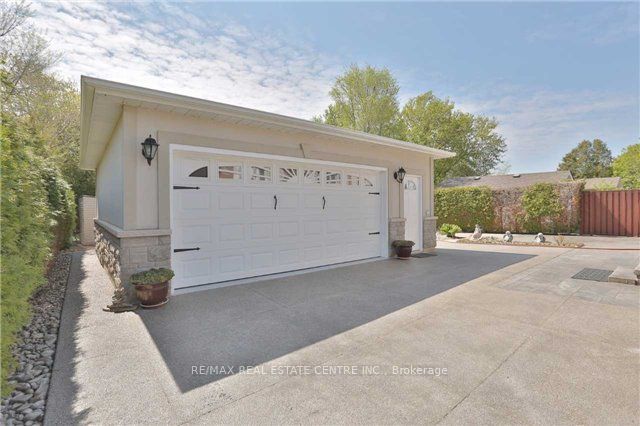 Additional image 2 of 1016 Pinegrove Road, Oakville, ON, L6L 2W2