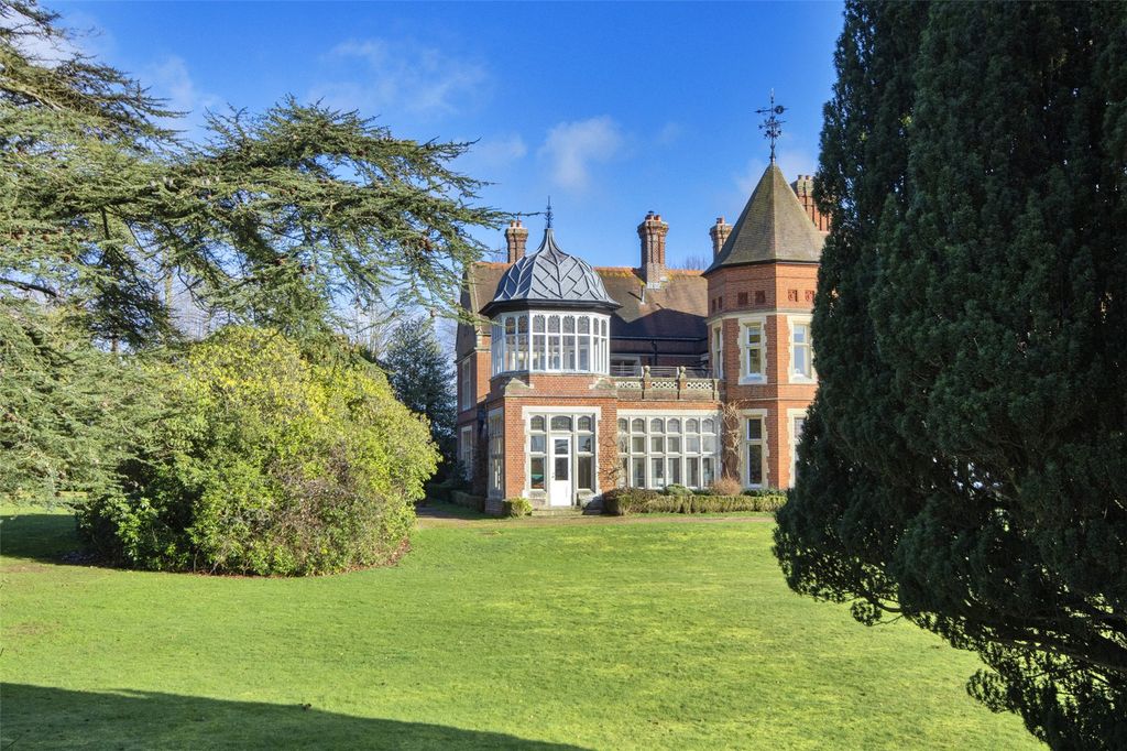 2 bed flat for saleNorth Frith Park, Hadlow, Tonbridge, Kent TN11