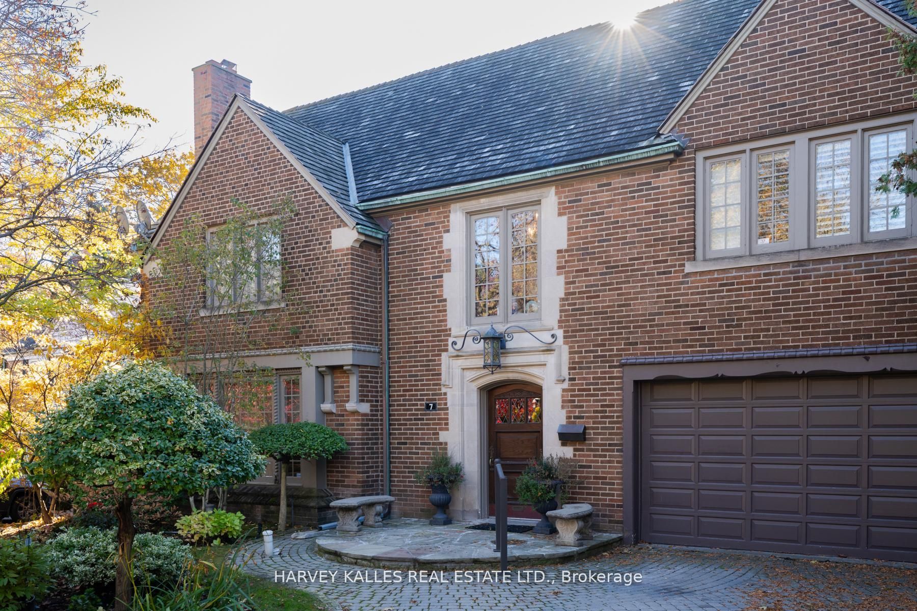 7 Ridgewood Road, Toronto, ON, M5P 1T4