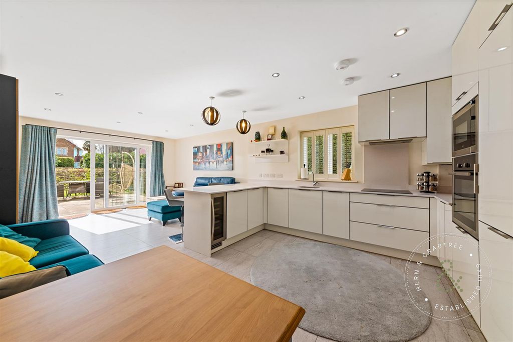 Additional image 8 of 2 bed flat for saleThe Retreat, The Chantry, Llandaff, Cardiff CF5