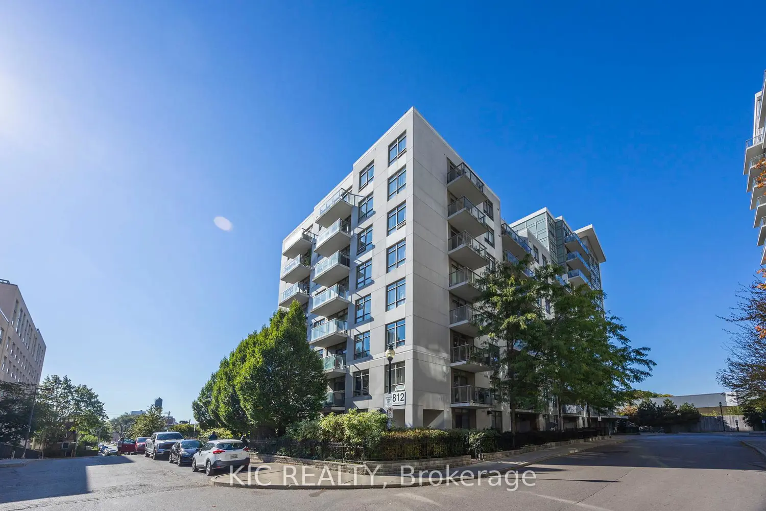 812 Lansdowne Avenue 901