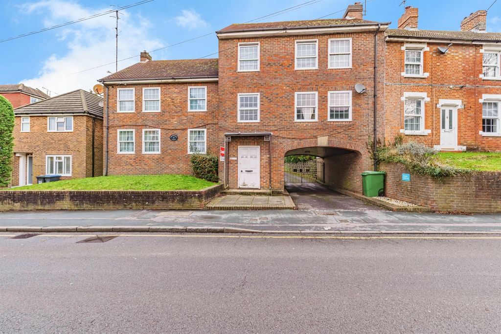 1 bed flat for saleWest Street, East Grinstead RH19