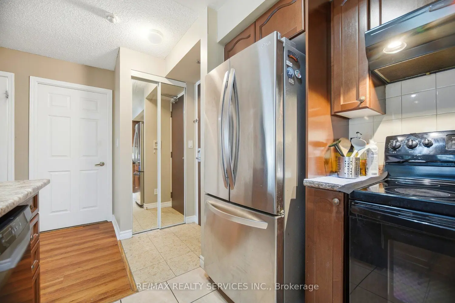 Additional image 3 of 335 Rathburn Road 909