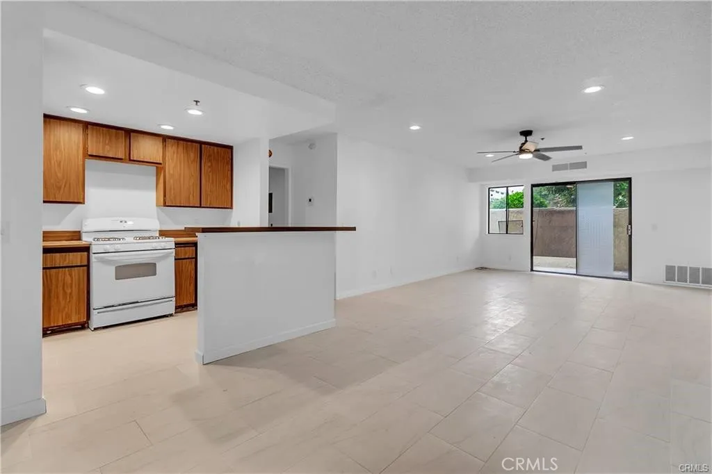 Additional image 6 of 700 W 3rd St, Santa Ana, CA 92701