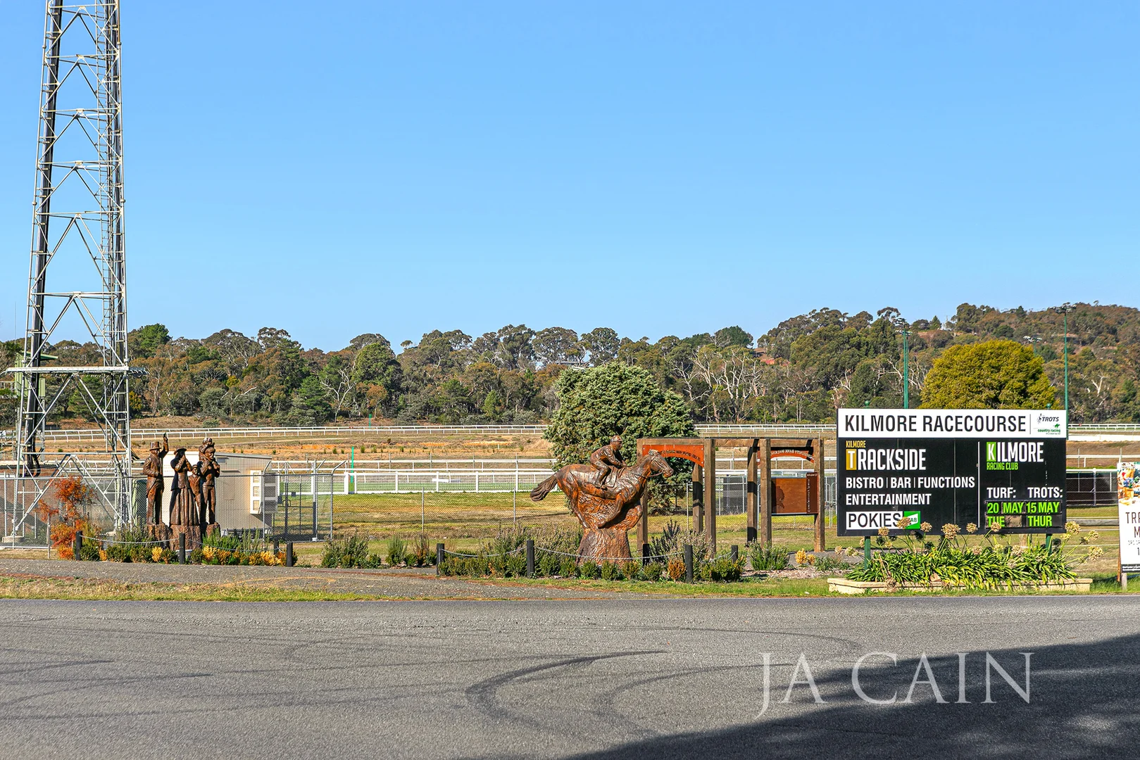 Additional image 7 of 2 Golden Wattle Place, Kilmore VIC 3764
