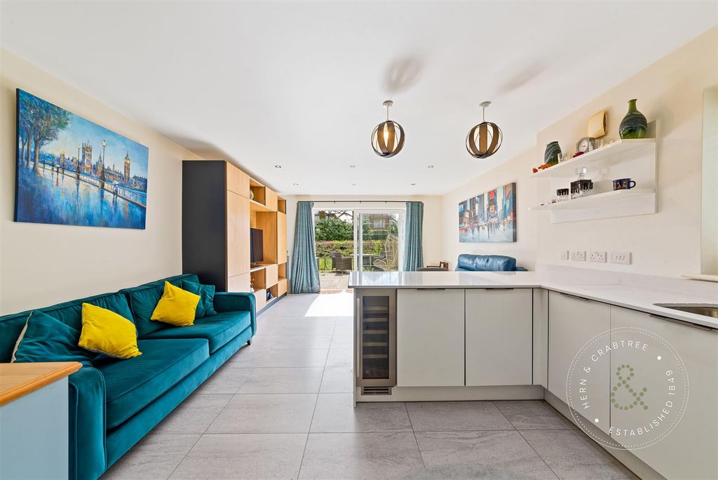Additional image 2 of 2 bed flat for saleThe Retreat, The Chantry, Llandaff, Cardiff CF5