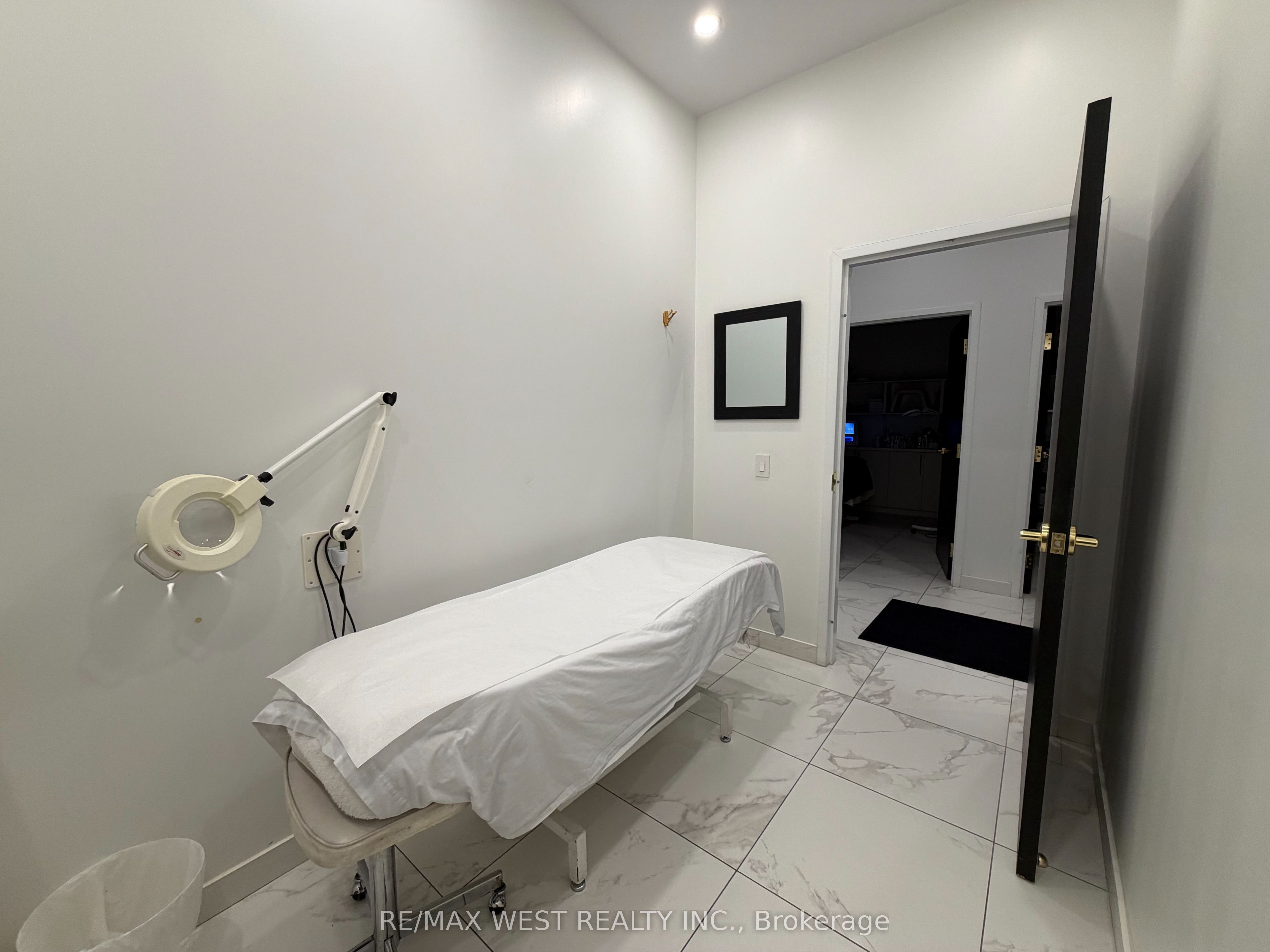 Additional image 3 of 4 rm#1-5027 Hurontario Street, Mississauga, ON, L4Z 3X6