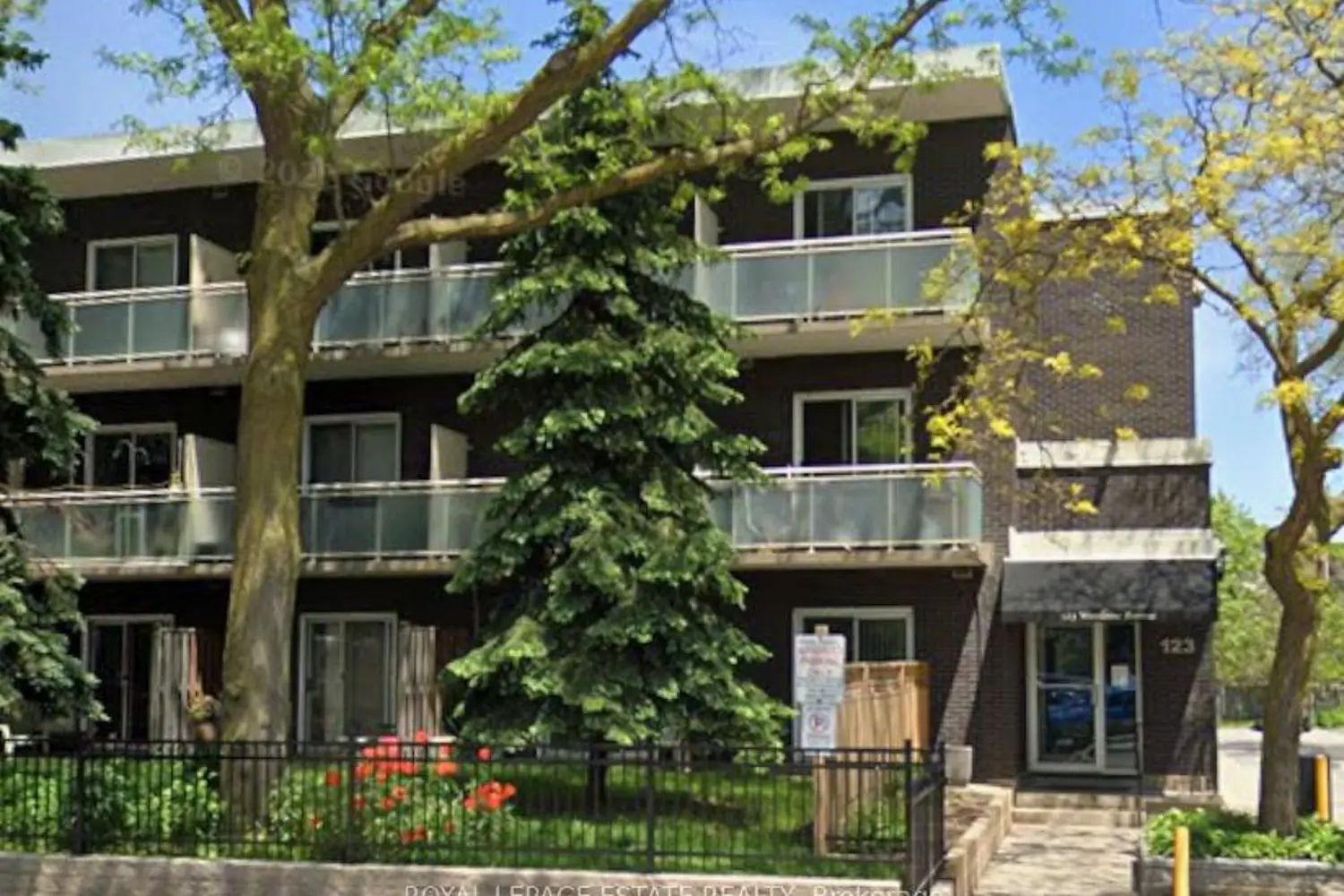 123 Woodbine Avenue 304