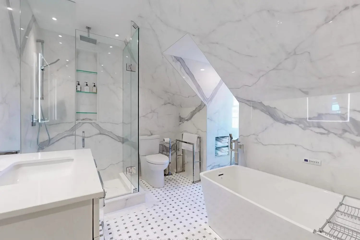 Additional image 11 of 2508 16Th Side Road