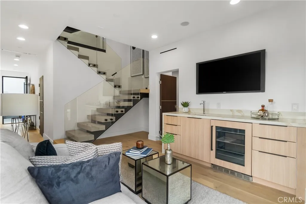 Additional image 105 of 214 El Porto Street, Manhattan Beach, CA 90266