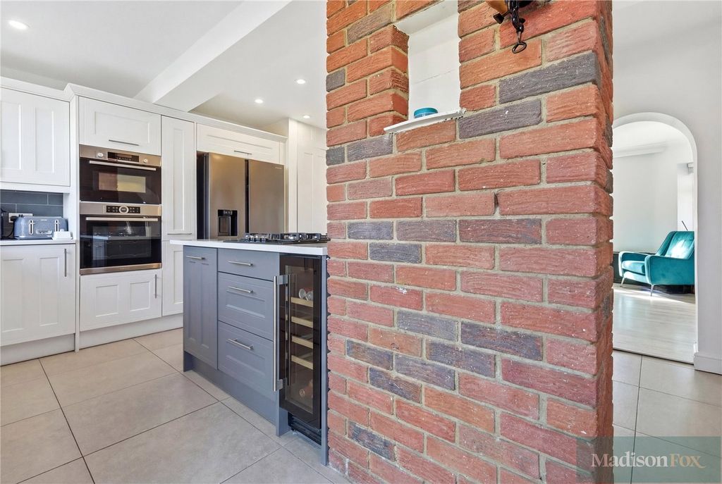 Additional image 8 of 3 bed semi-detached house for saleGravel Close, Chigwell, Essex IG7