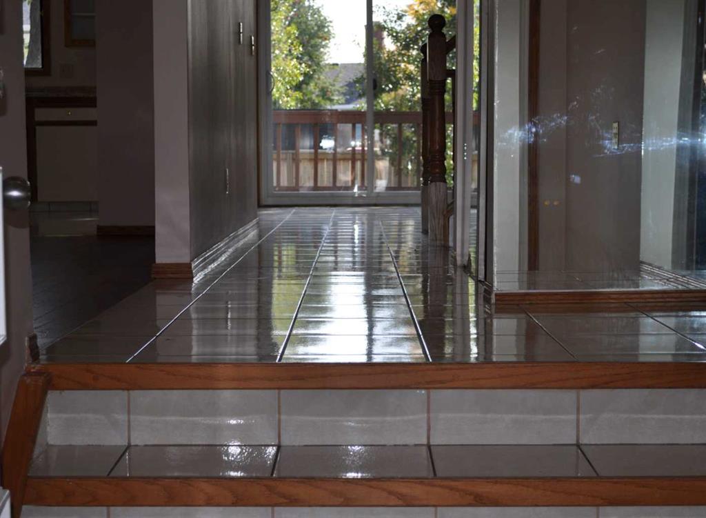 Additional image 3 of 319 Woodside Circle SW, Calgary, AB, T2W 3K2