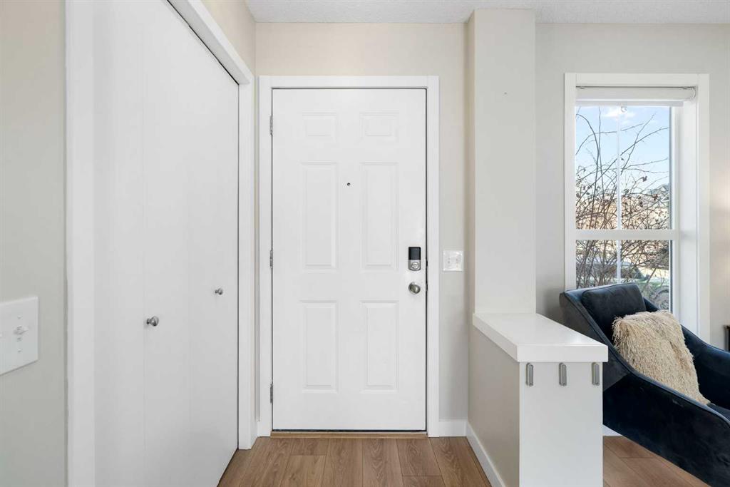 Additional image 3 of 9 Elgin Mews SE, Calgary, AB, T2Z 4J9