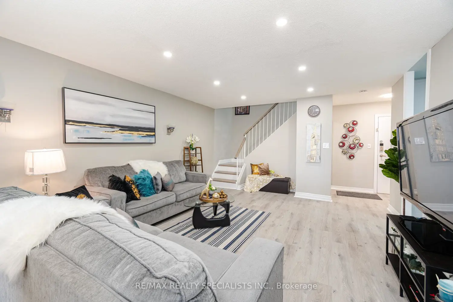 3025 The Credit Woodlands Road 325