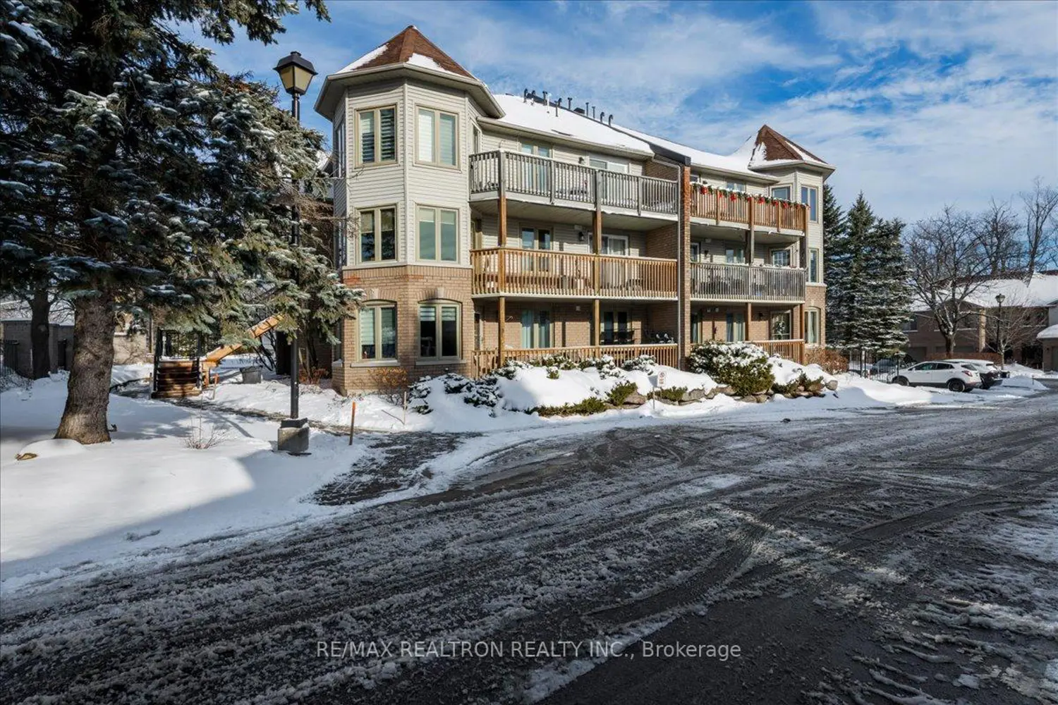 Additional image 3 of 492 Laclie Street 302