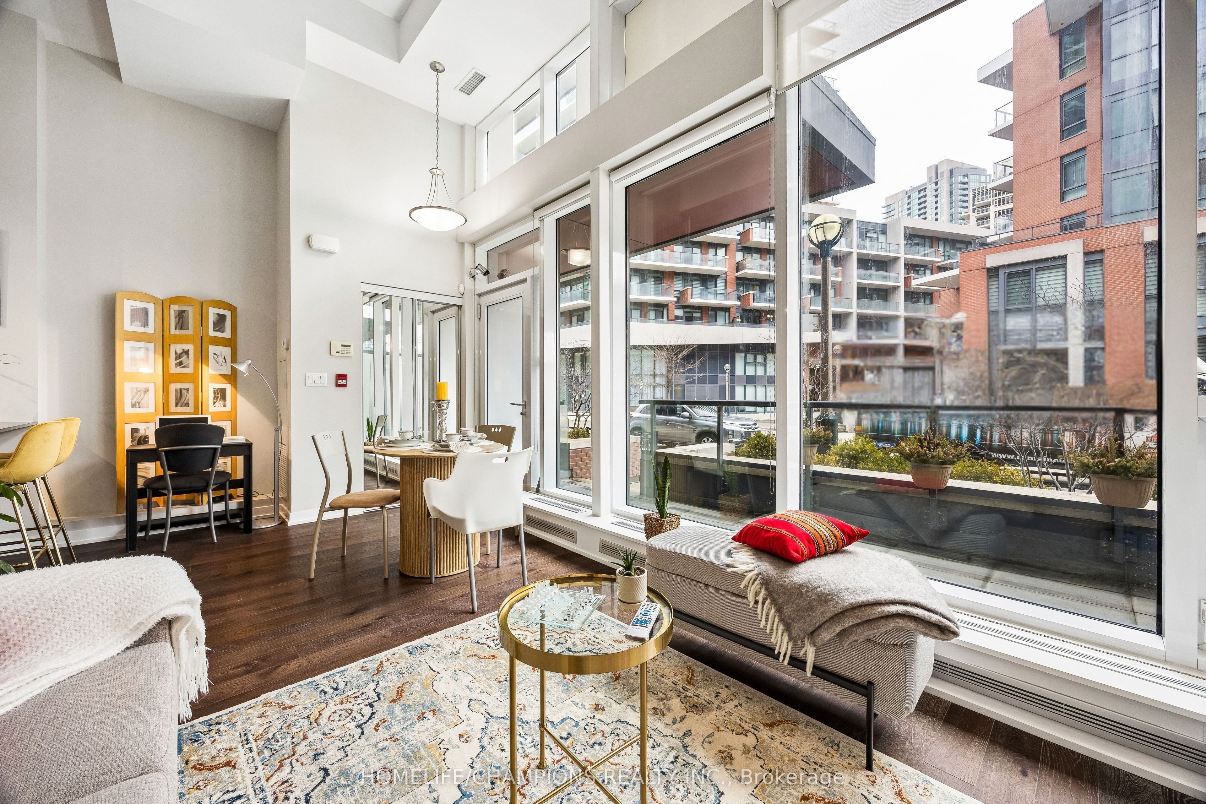 Additional image 4 of Th10-20 Bruyeres Mews, Toronto, ON, M5V 0G8