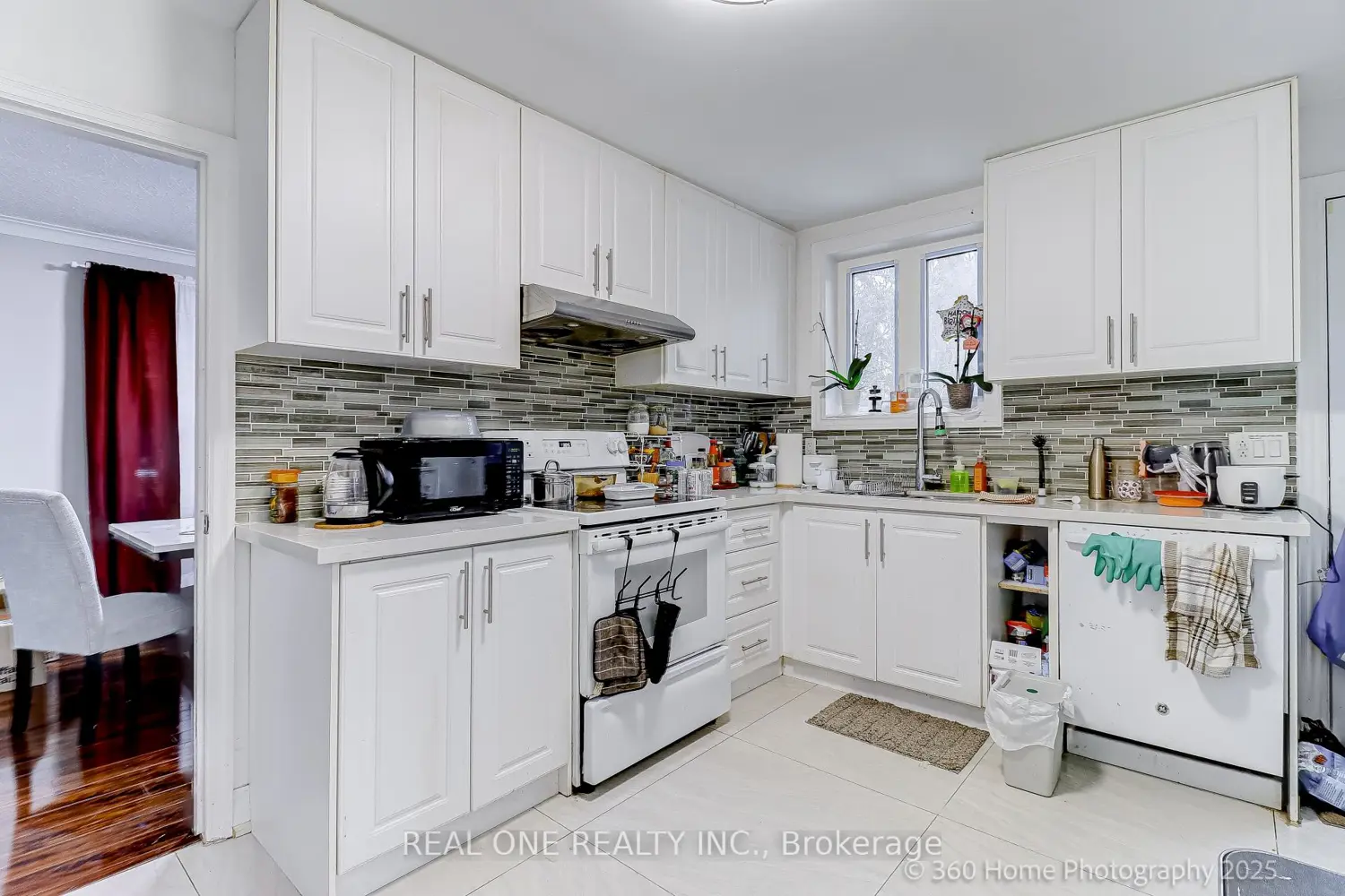Additional image 8 of 212 Cummer Avenue