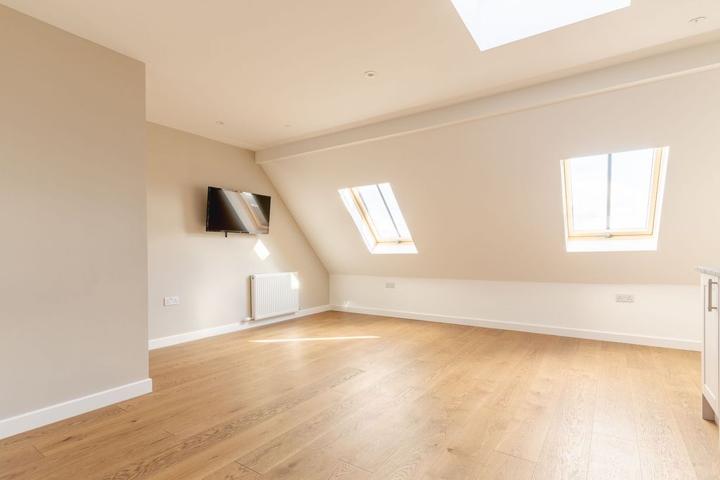 Additional image 2 of 3 bed flat for saleParkside Terrace, Edinburgh EH16