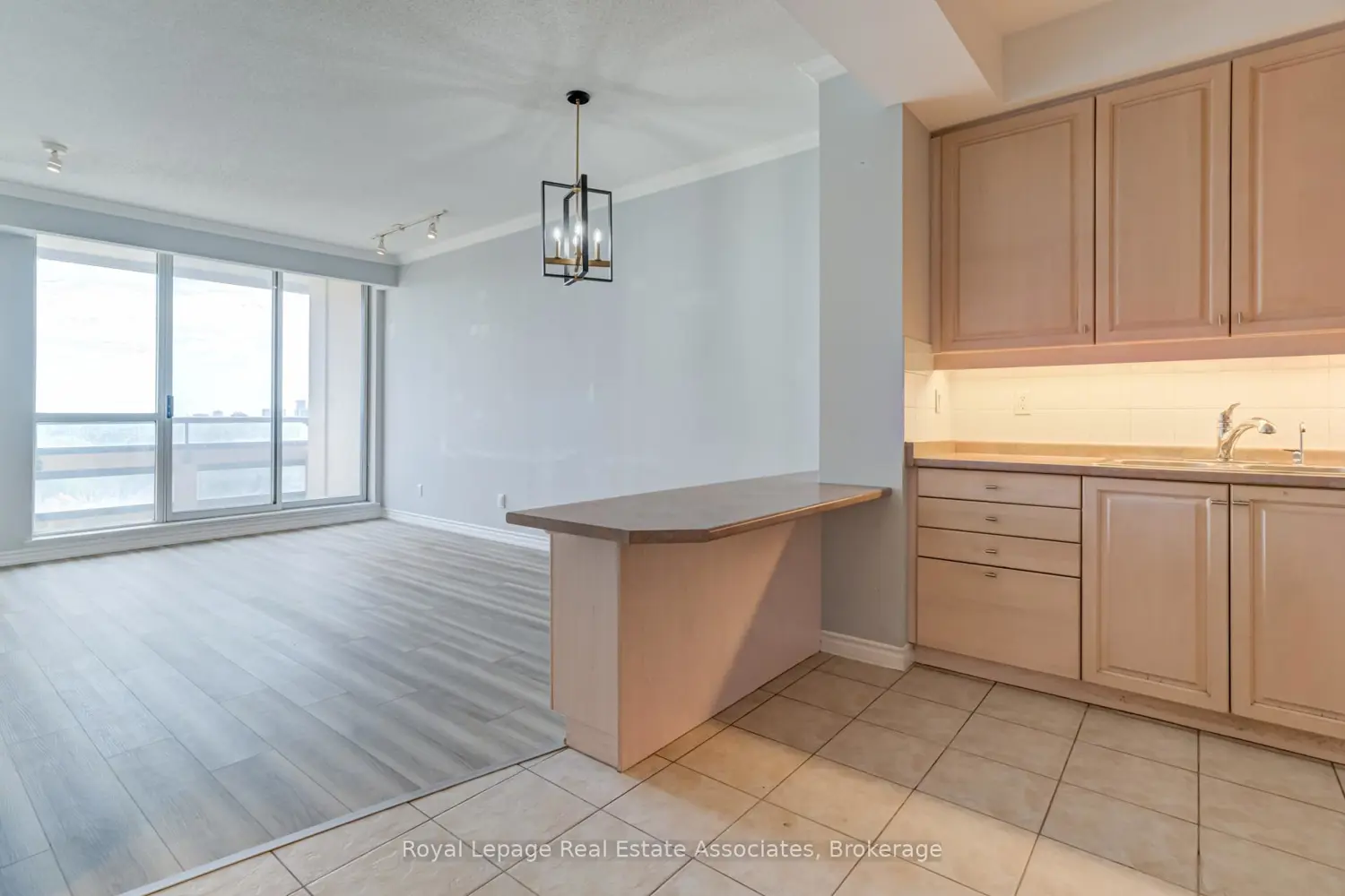 Additional image 4 of 1 Belvedere Court 909