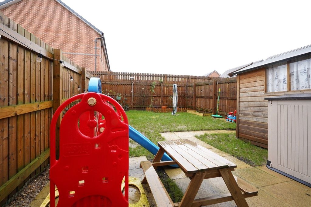 Additional image 21 of 4 bed end terrace house for saleLittle Wood Crescent, Wakefield, West Yorkshire WF1