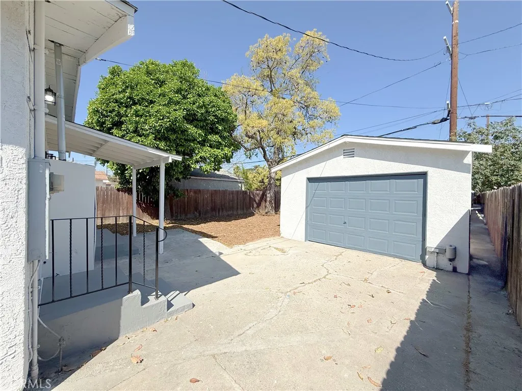Additional image 40 of 923 E 97th Street, Los Angeles, CA 90002