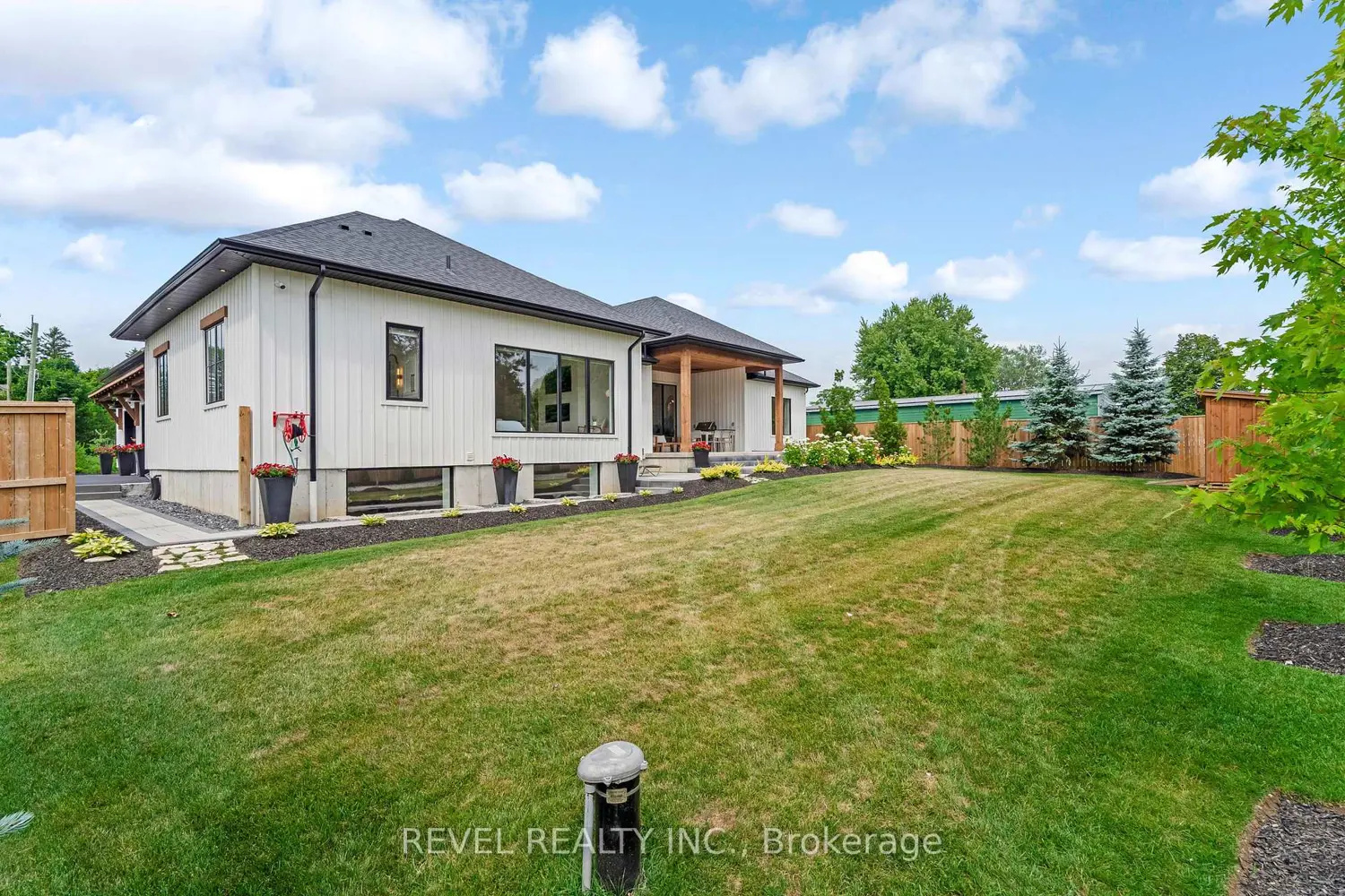 Additional image 18 of 4678 Lobsinger Line