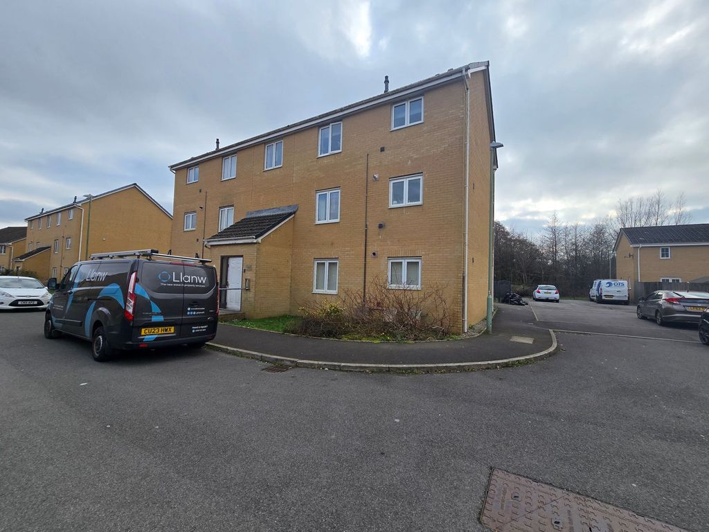 2 bed flat for saleFfordd Maendy, Sarn CF32