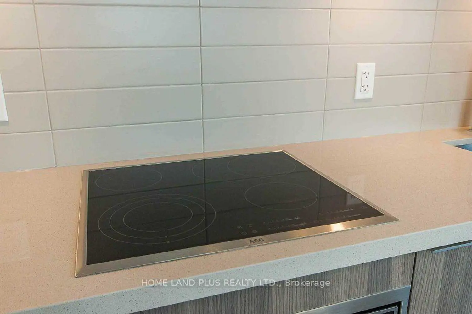 Additional image 6 of 8 Eglinton Avenue 5111