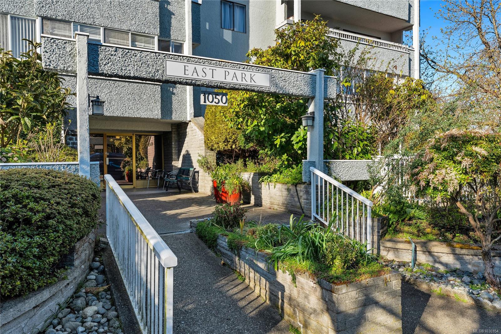 Additional image 3 of 207-1050 Park Boulevard, Victoria, BC, V8V 2T4
