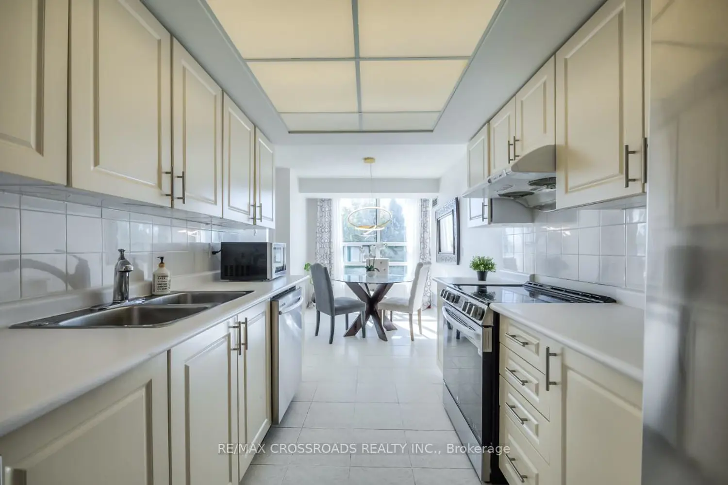 Additional image 7 of 7825 Bayview Avenue 304