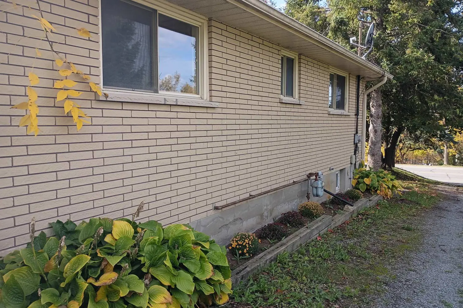 Additional image 2 of 913 Ward Street
