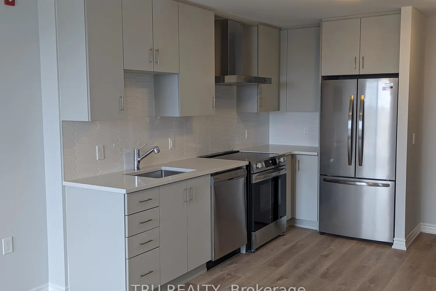 1350 Hemlock Road 417 photo 3