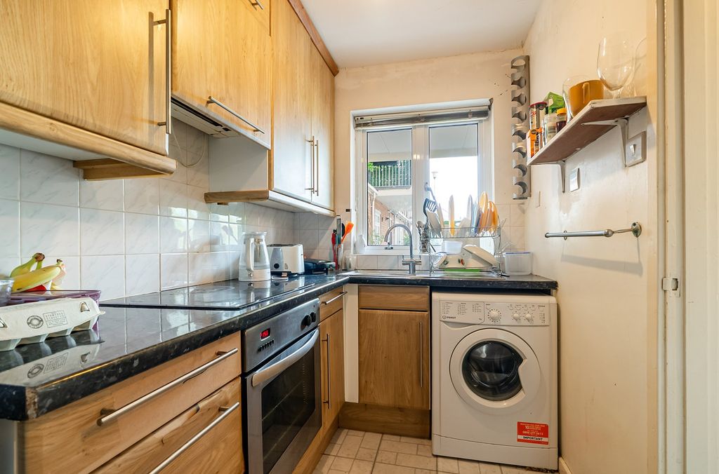 Additional image 9 of 3 bed flat for saleBurkes Road, Beaconsfield, Buckinghamshire HP9