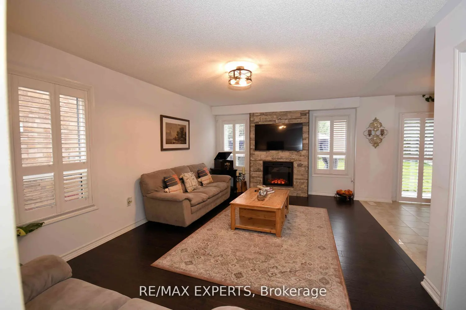 136 Donald Stewart Crescent photo 3