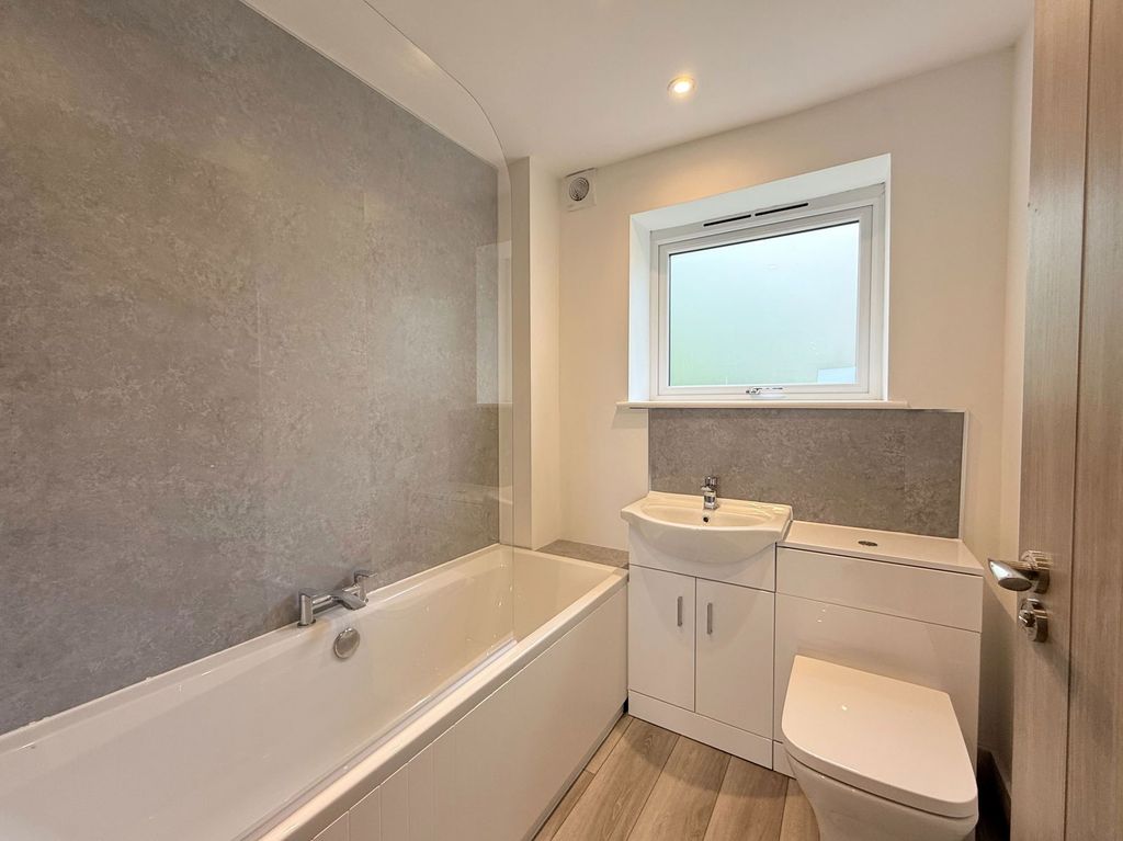 Additional image 5 of 3 bed flat for saleEdith Walk, Great Malvern, Worcestershire WR14