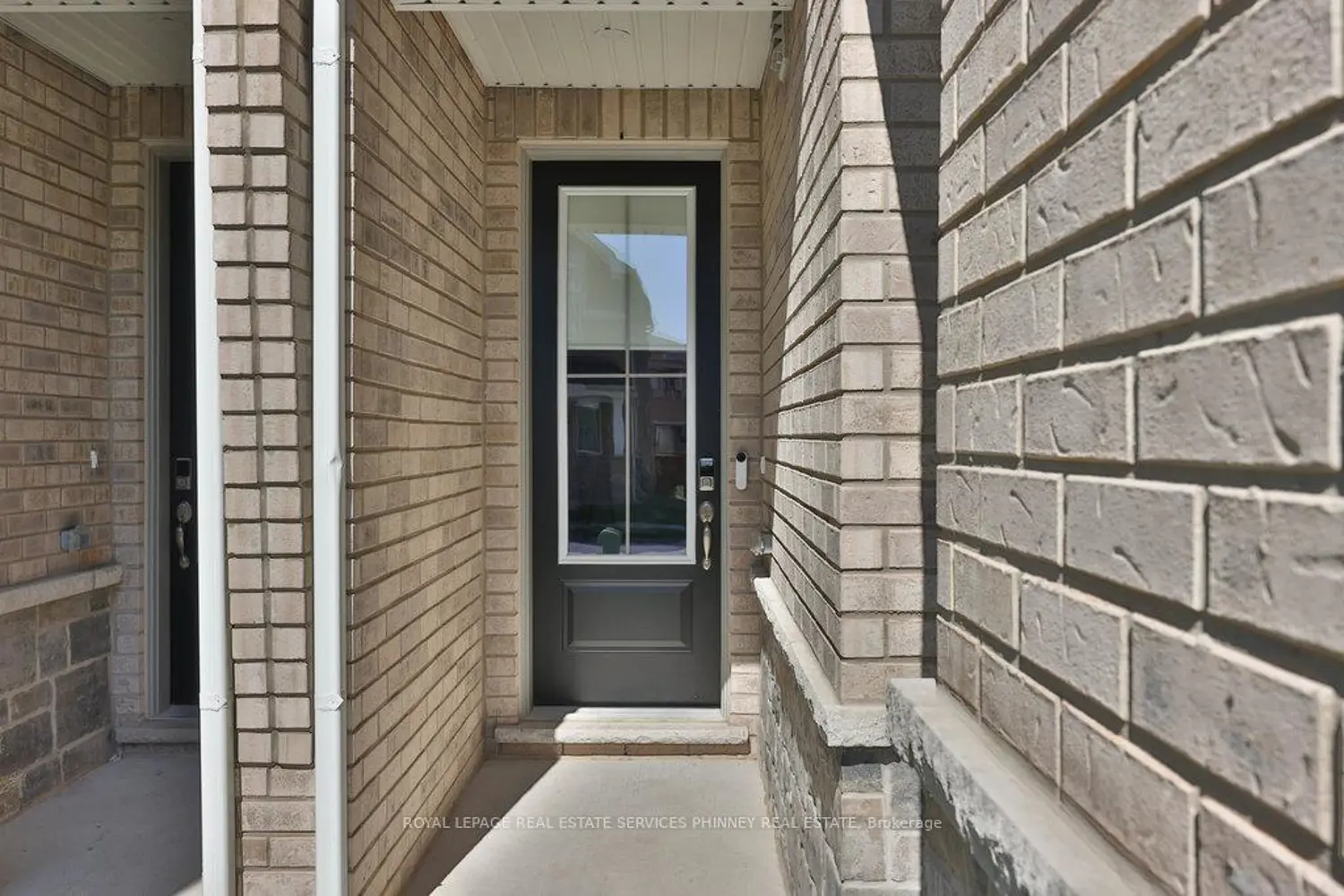 1841 Thames Circle photo 2