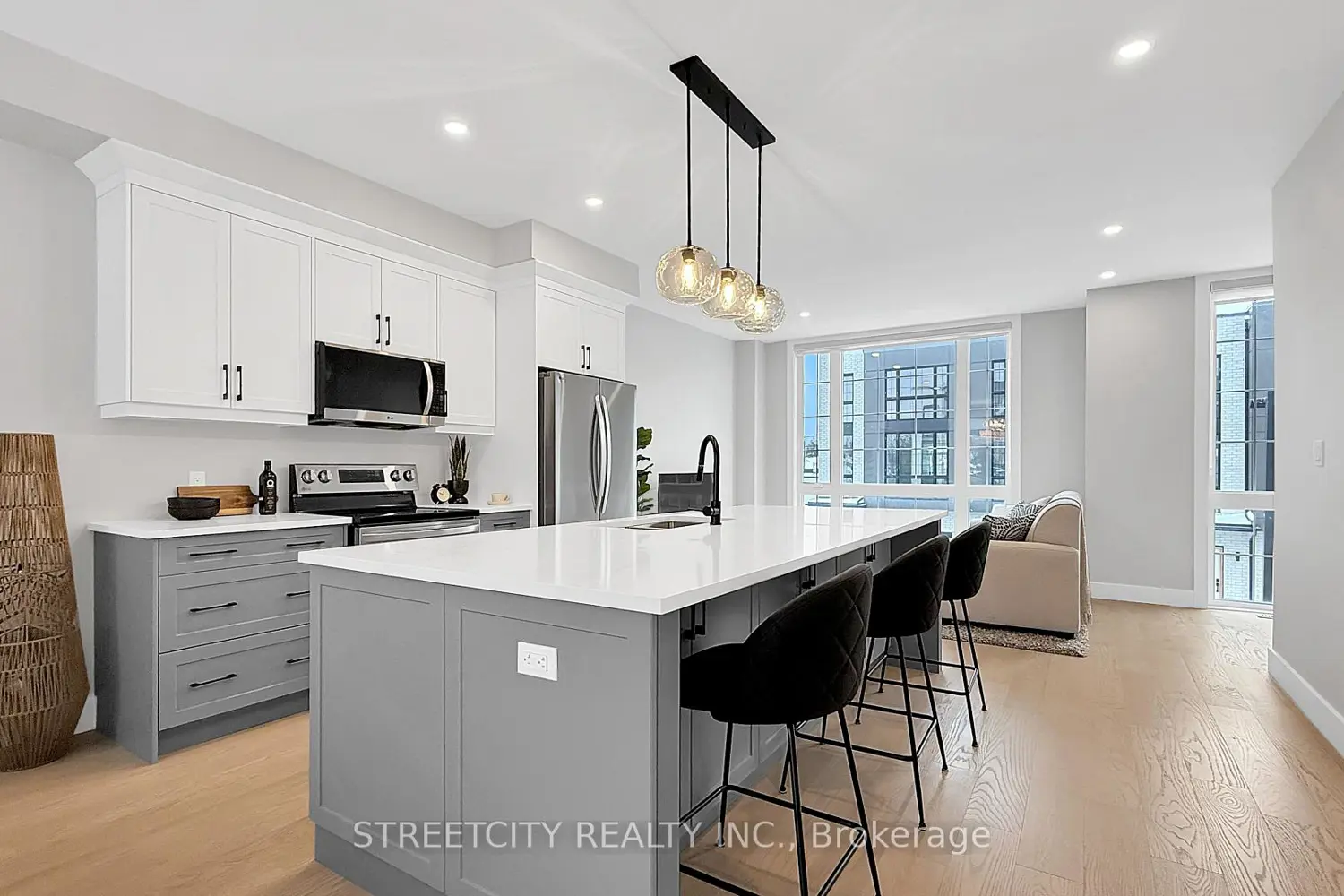 2500 Main Street 5