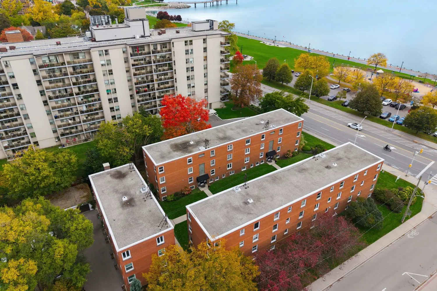 Additional image 4 of 1351 Lakeshore Road 15