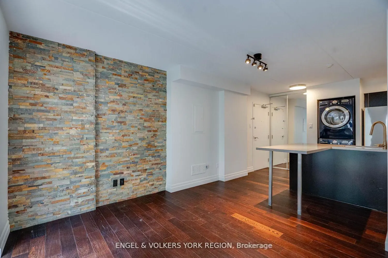 Additional image 10 of 1174 Yonge Street 203