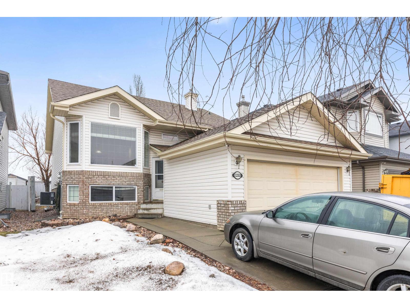 1233 Ormsby Lane NW, Edmonton, AB, T5T6R2