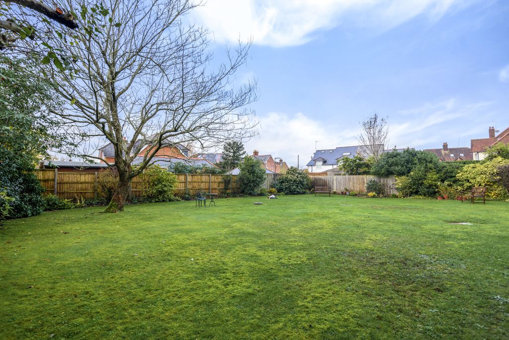 Additional image 9 of 2 bed flat for saleBourne Heights, Frensham Road, Farnham GU9