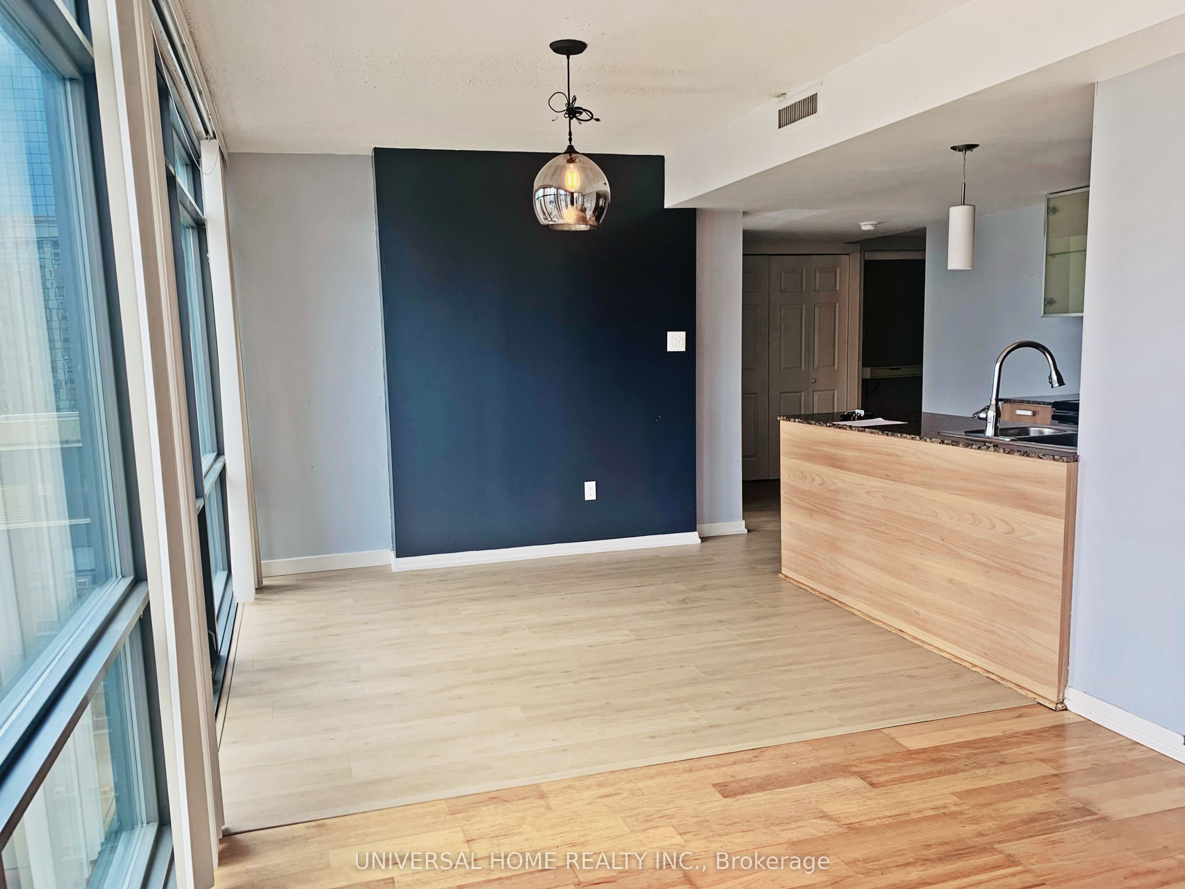 Additional image 5 of 1507-37 Grosvenor Street, Toronto, ON, M4Y 3G5