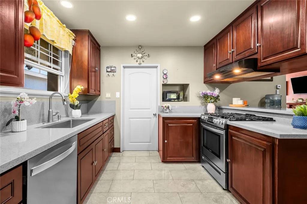 Additional image 14 of 5026 W Roberts Dr, Santa Ana, CA 92704