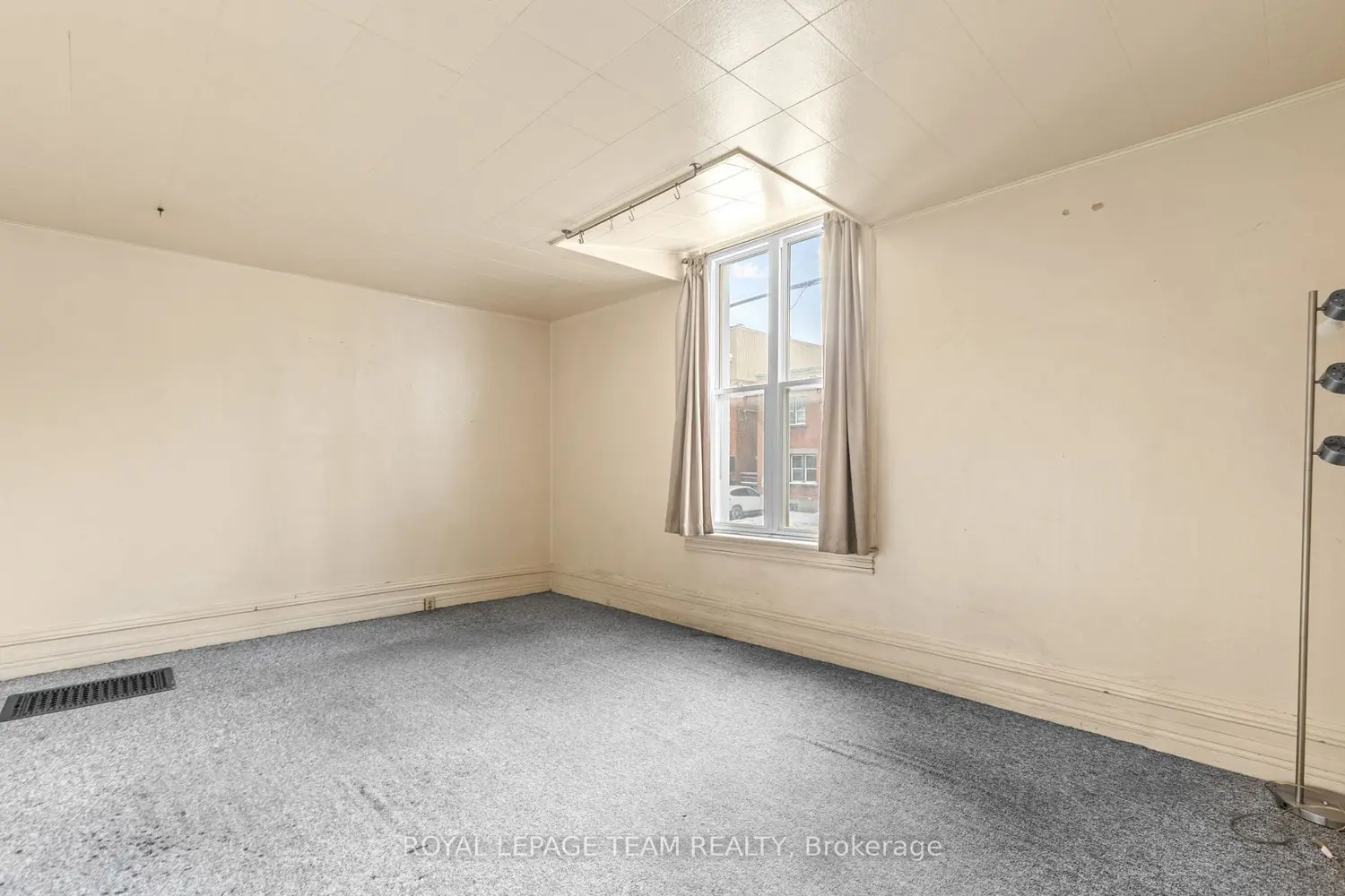 498 Gladstone Avenue photo 4