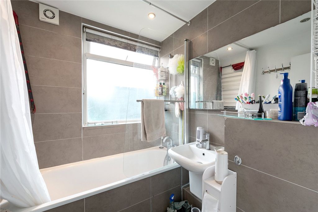 Additional image 18 of 2 bed flat for saleBeechcroft Manor, Weybridge, Surrey KT13