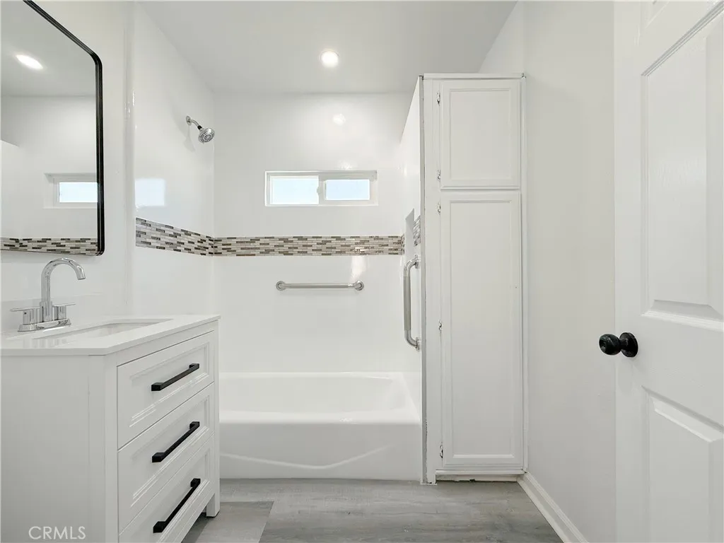 Additional image 35 of 923 E 97th Street, Los Angeles, CA 90002