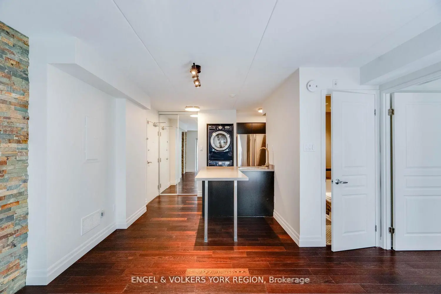 Additional image 6 of 1174 Yonge Street 203