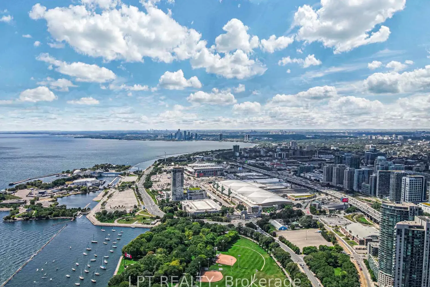 Additional image 19 of 215 Fort York Boulevard 217