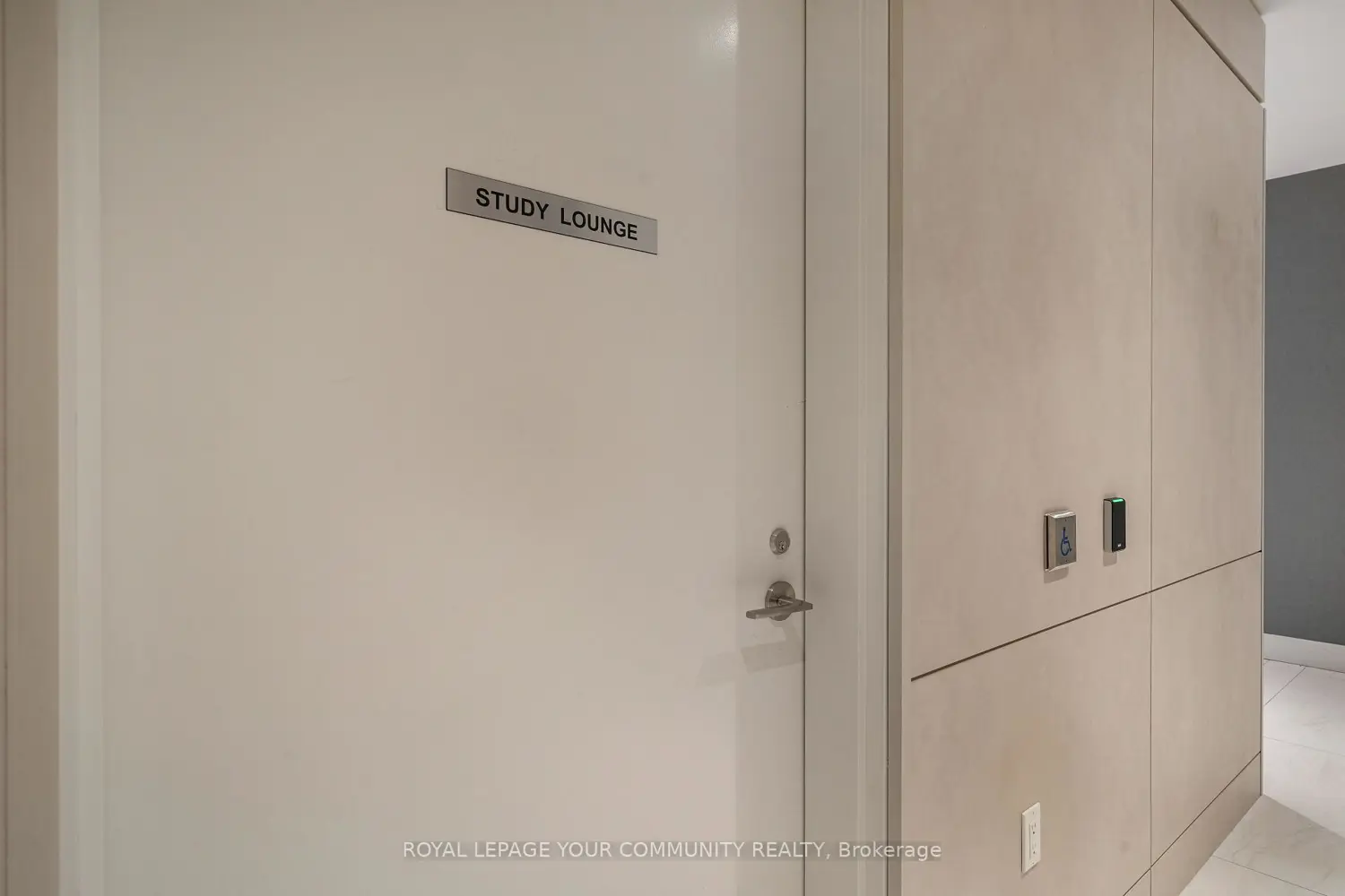 Additional image 17 of 30 Upper Mall Way A909